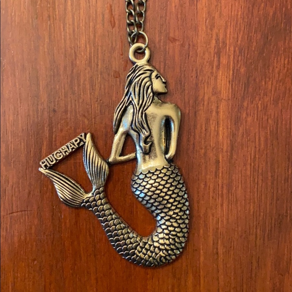 Long necklace.